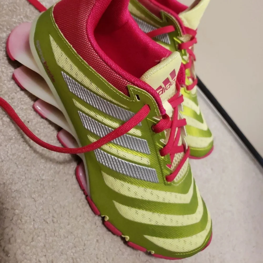 Spring blade ignite running 9 ladies Adidas neon yellow hot pink